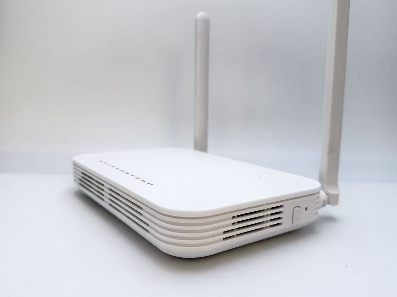 EG8145X6 双频 WiFi 版另一侧面角度