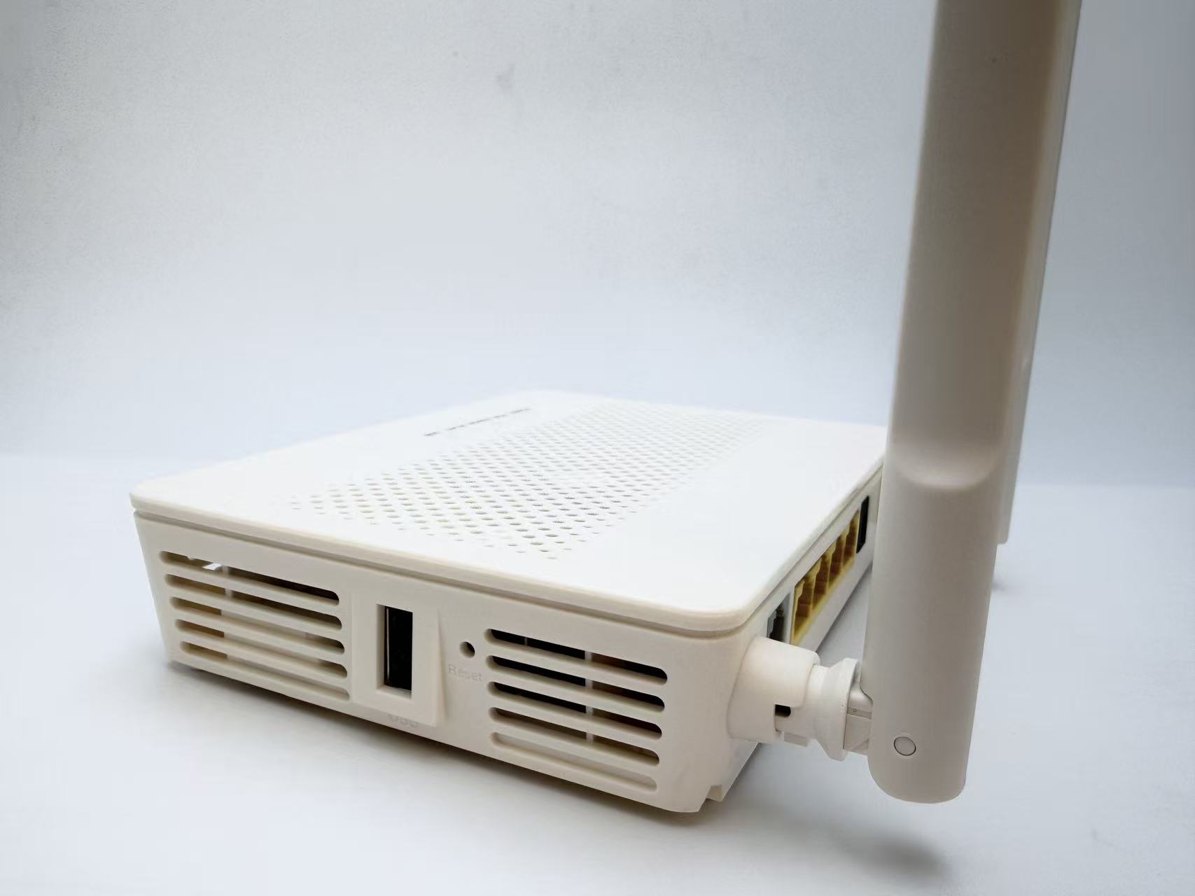 HS8145C5 5dB 增强天线版侧面 USB