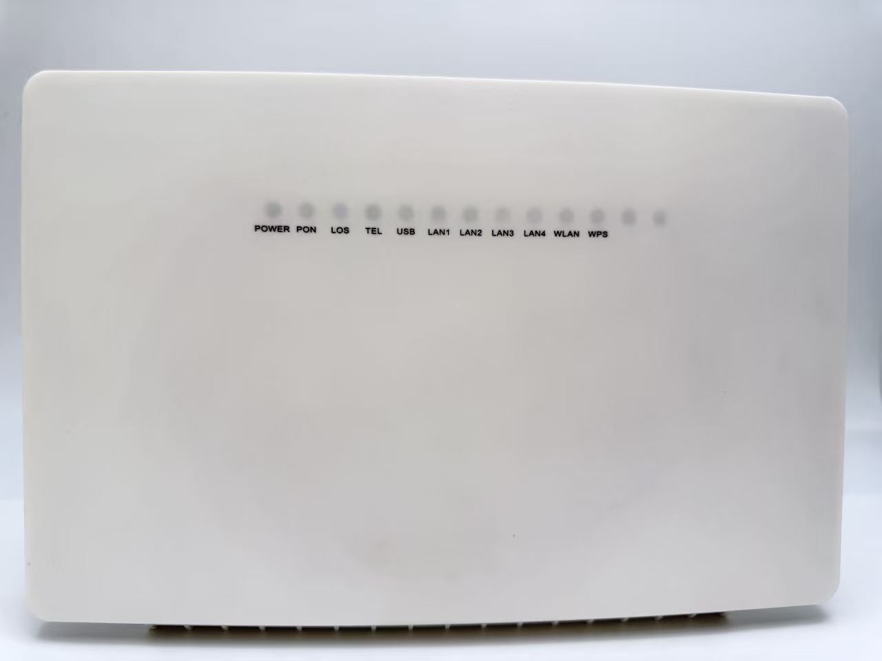 HG8245Q2 XPON 智能网关终端 — 4GE + 2USB + 1POTS + 双频 WiFi — 简洁立式款（无 Logo）