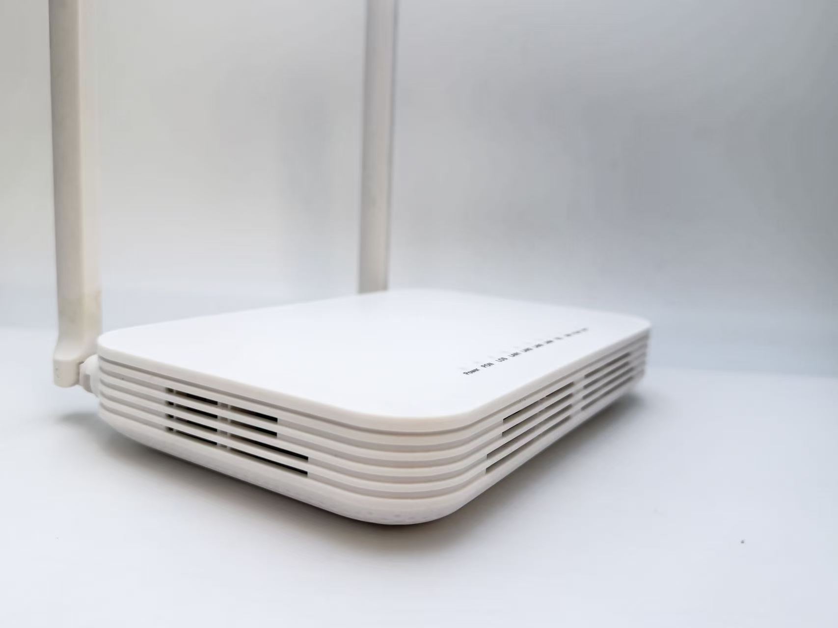 EG8145X6 双频 WiFi 版侧面角度