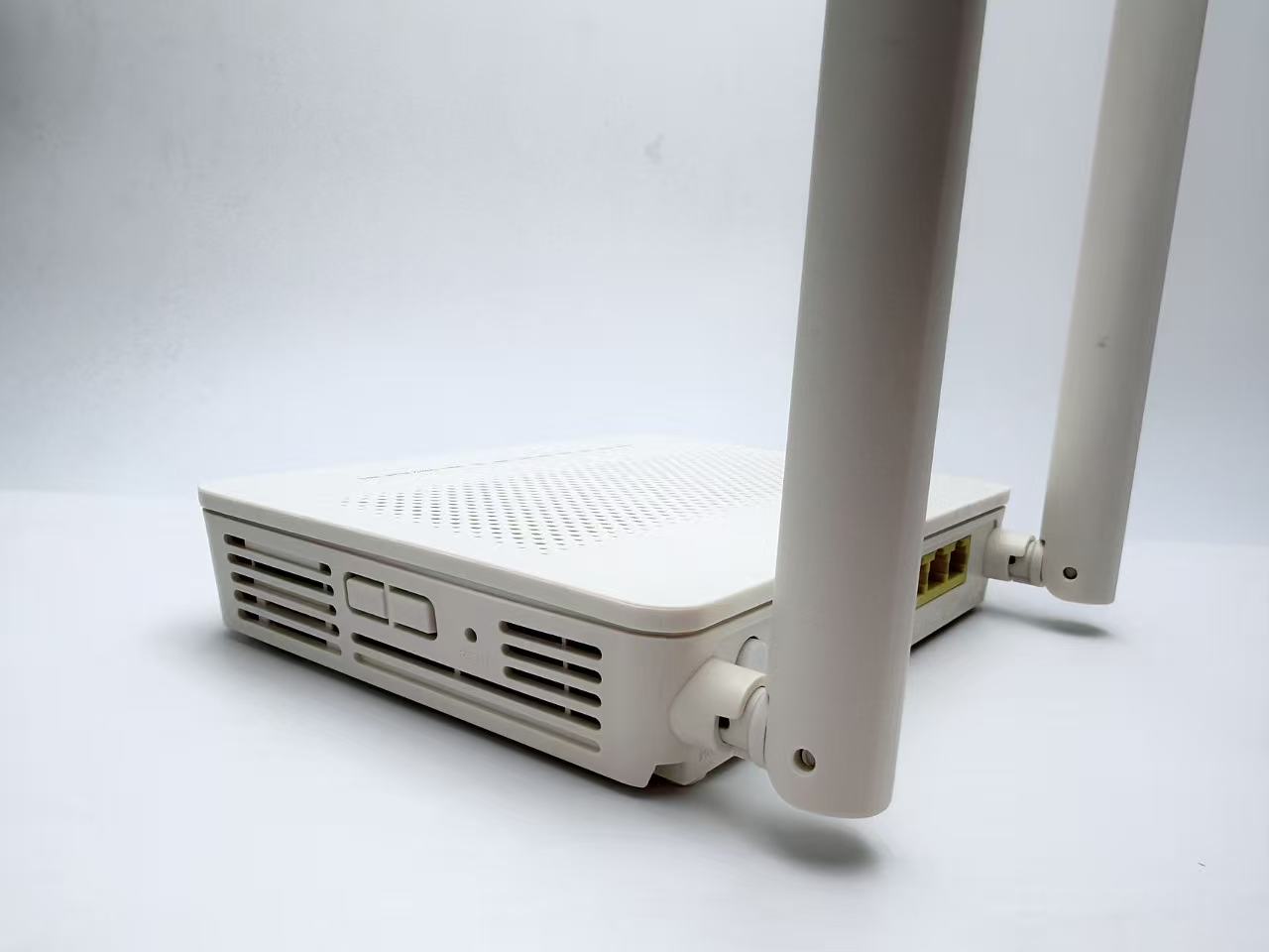 HS8546V5 斜侧视图