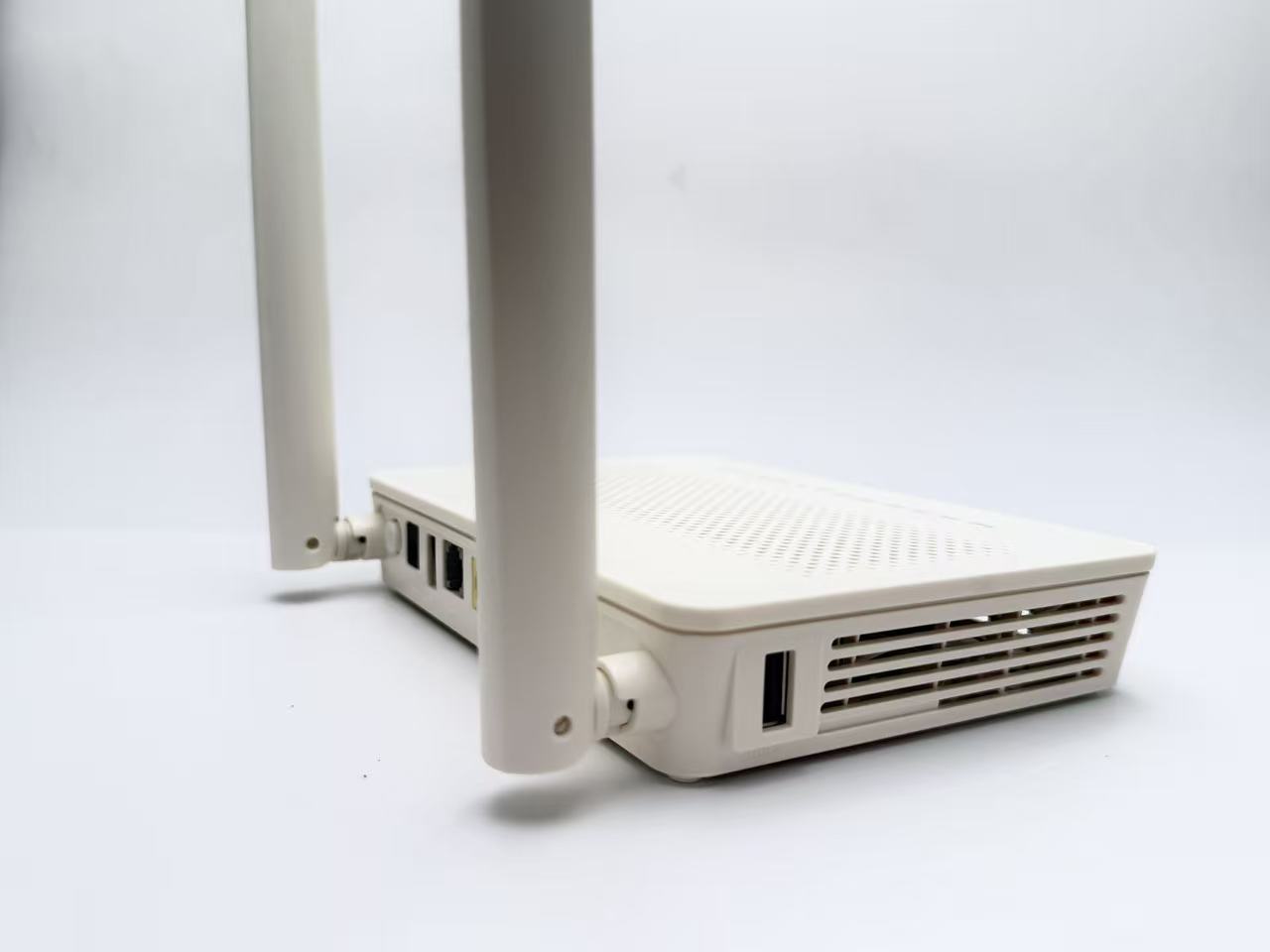 HS8546V5 侧面视图