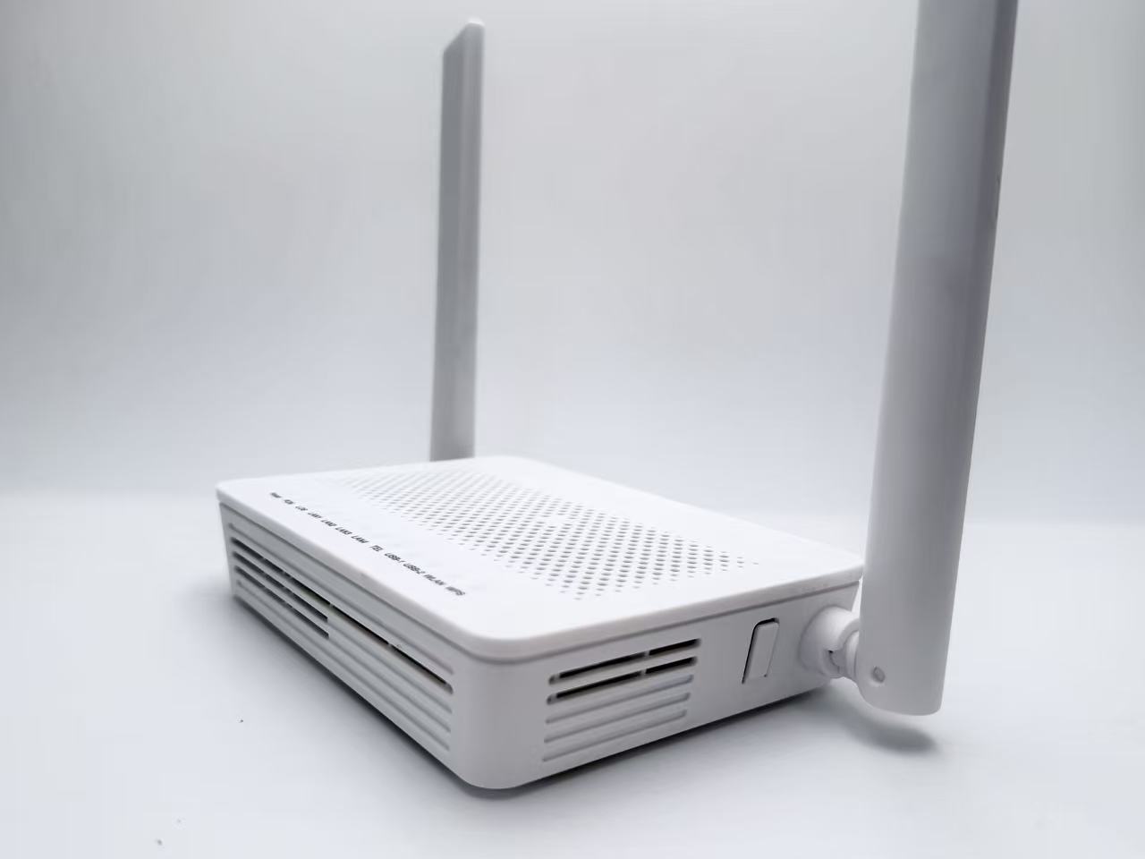 EG8145V5 斜侧视图